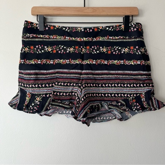 Loft Black Floral Ruffle Hem Side Zip Shorts 0 - Picture 1 of 9